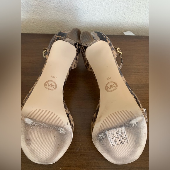 Michael Kors Margot Platform Sandals Python
Embossed Leather Butternut Size 7.5 - Picture 3 of 5